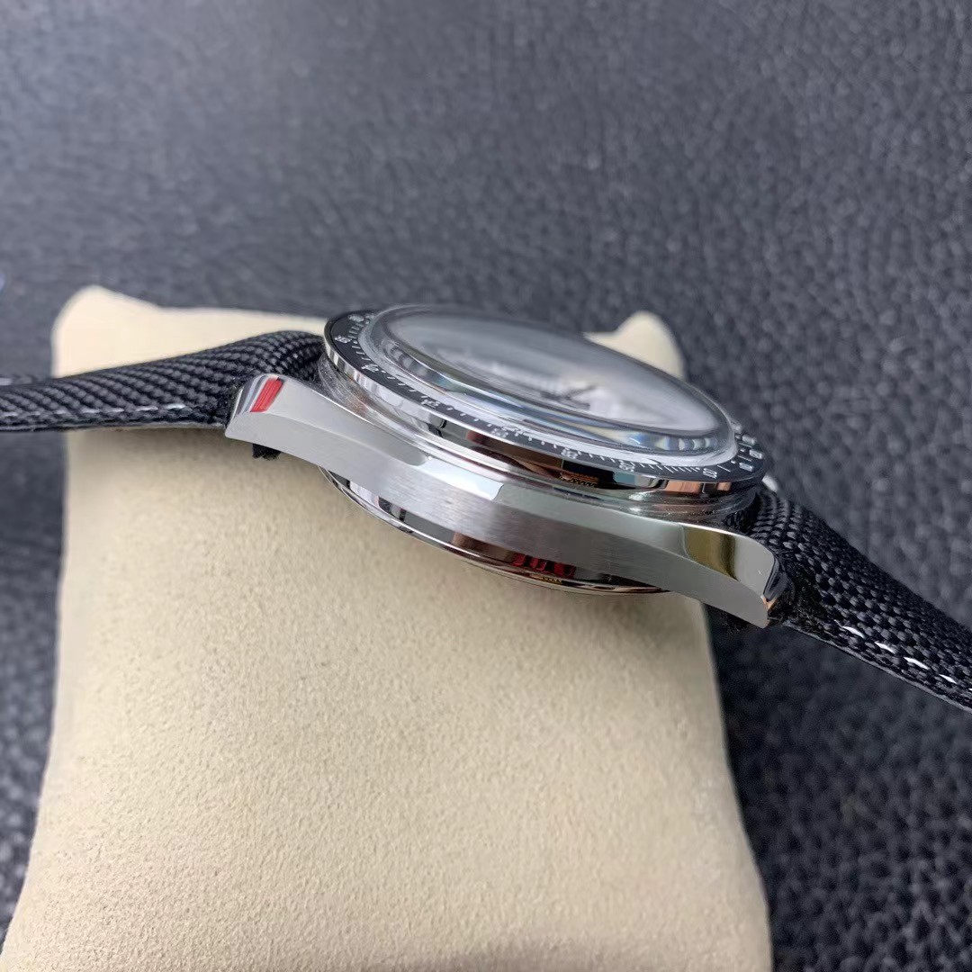 Omega Speedmaster Moonwatch Silver Snoopy Anniversary Edition 311.32.42.30.04.003-BRAND OFF