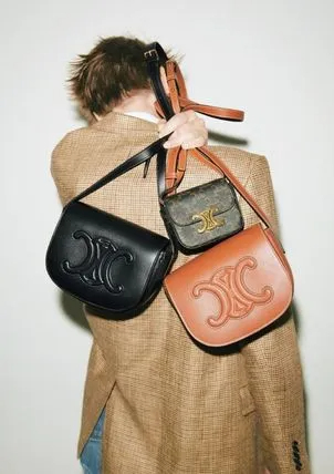 【完売間近】CELINE フォルコキュイル ショルダーバッグ 大人気-BRAND OFF