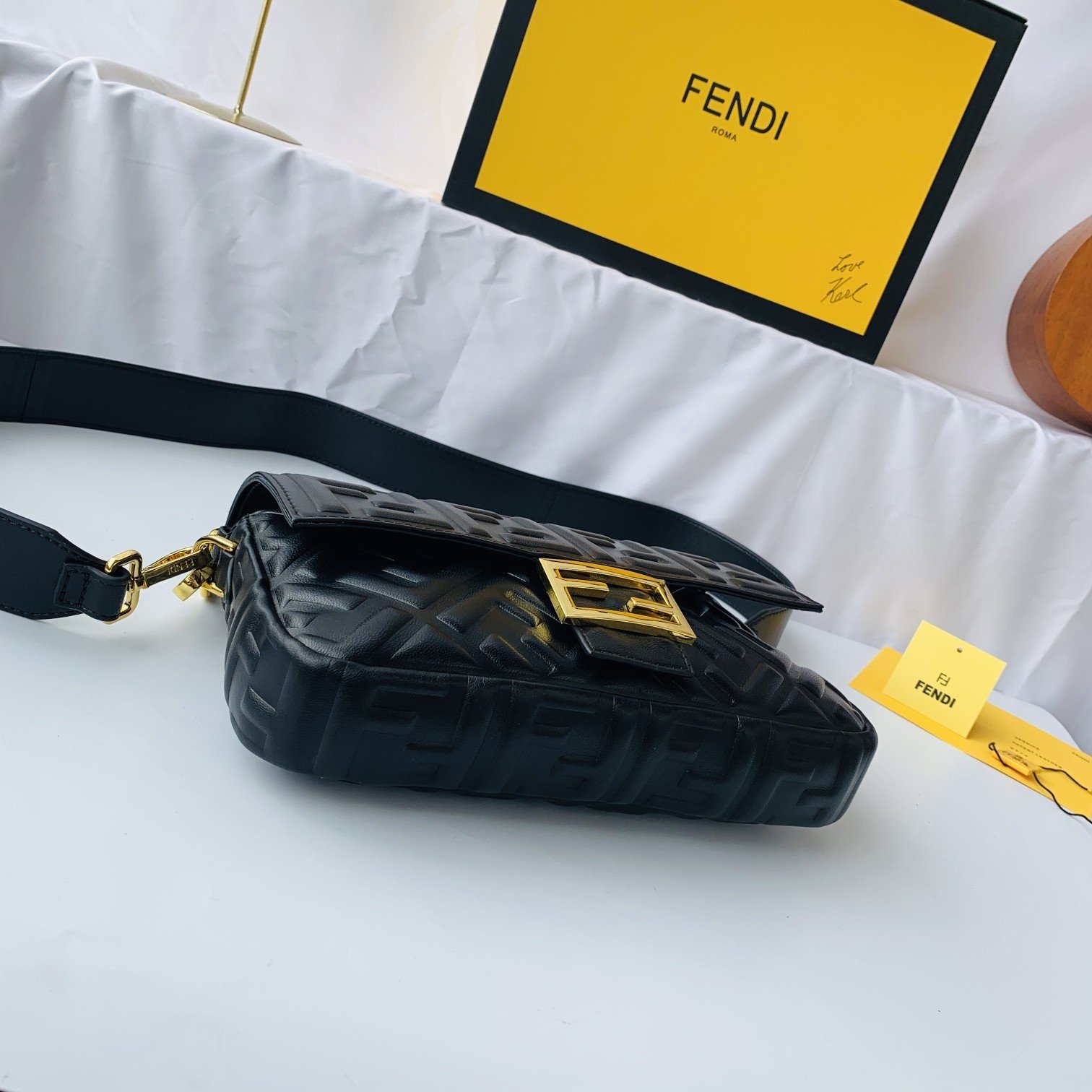 FENDI（フェンディ） メッセンジャーバッグ 26X14X4 CM-BRAND OFF