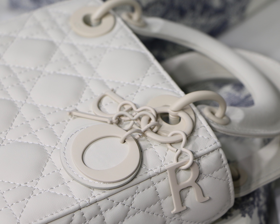 新作☆国内発送【Dior】LADY D-LITE-BRAND OFF