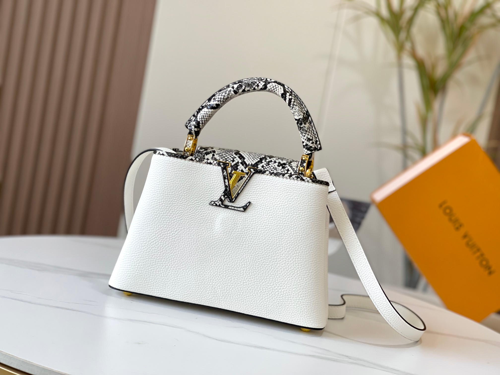 LOUIS VUITTON ルイヴィトン CAPUCINES ハンドバッグ M95508-BRAND OFF