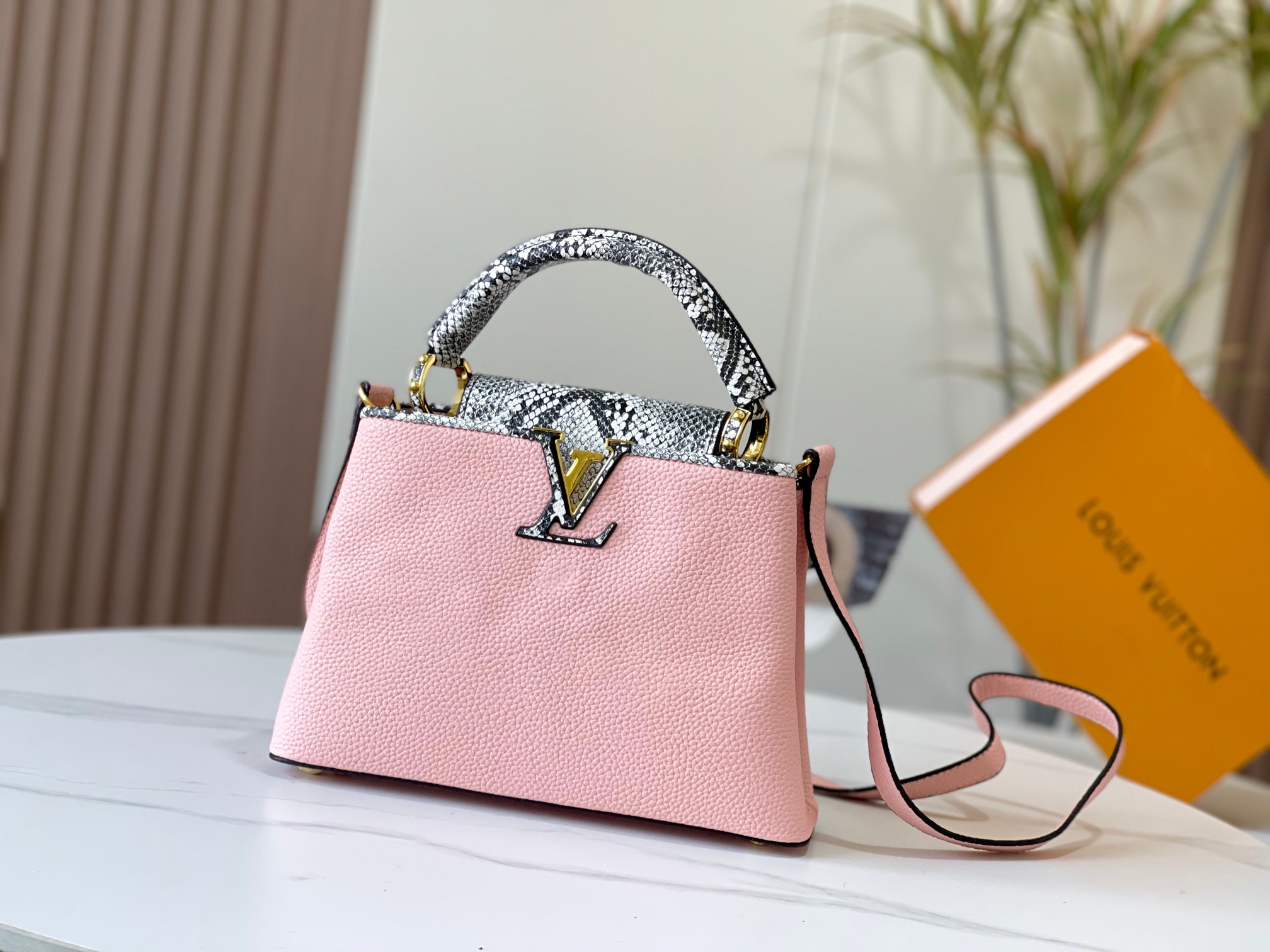 LOUIS VUITTON ルイヴィトン CAPUCINES ハンドバッグ M95508-BRAND OFF