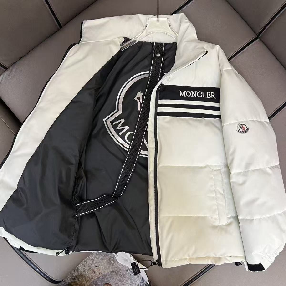 【MONCLER 公式旗艦店】モンクレール ダウンジャケット ご好評に付き再入荷！-BRAND OFF