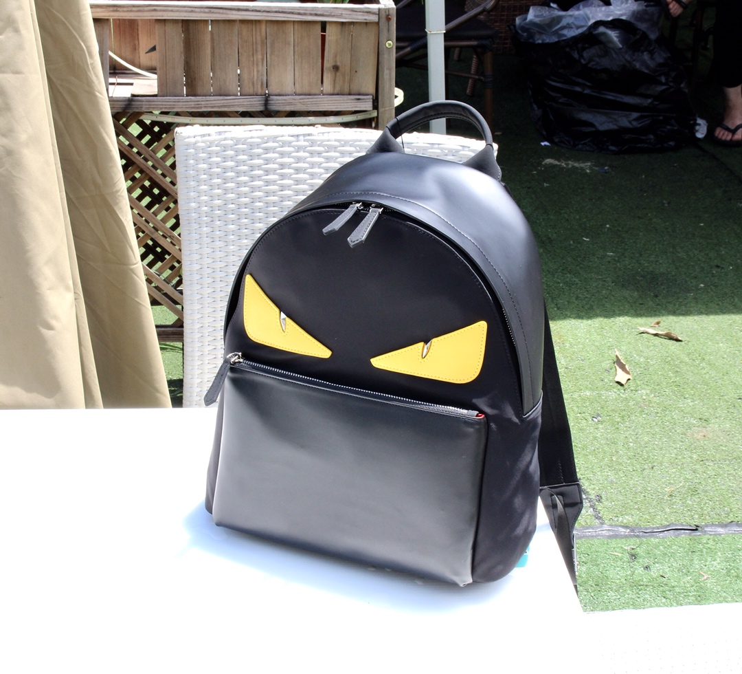 【FENDI 公式 旗艦店】フェンディ リュックサック 当日出荷 好評に付き再入荷！38*35*14CM-BRAND OFF