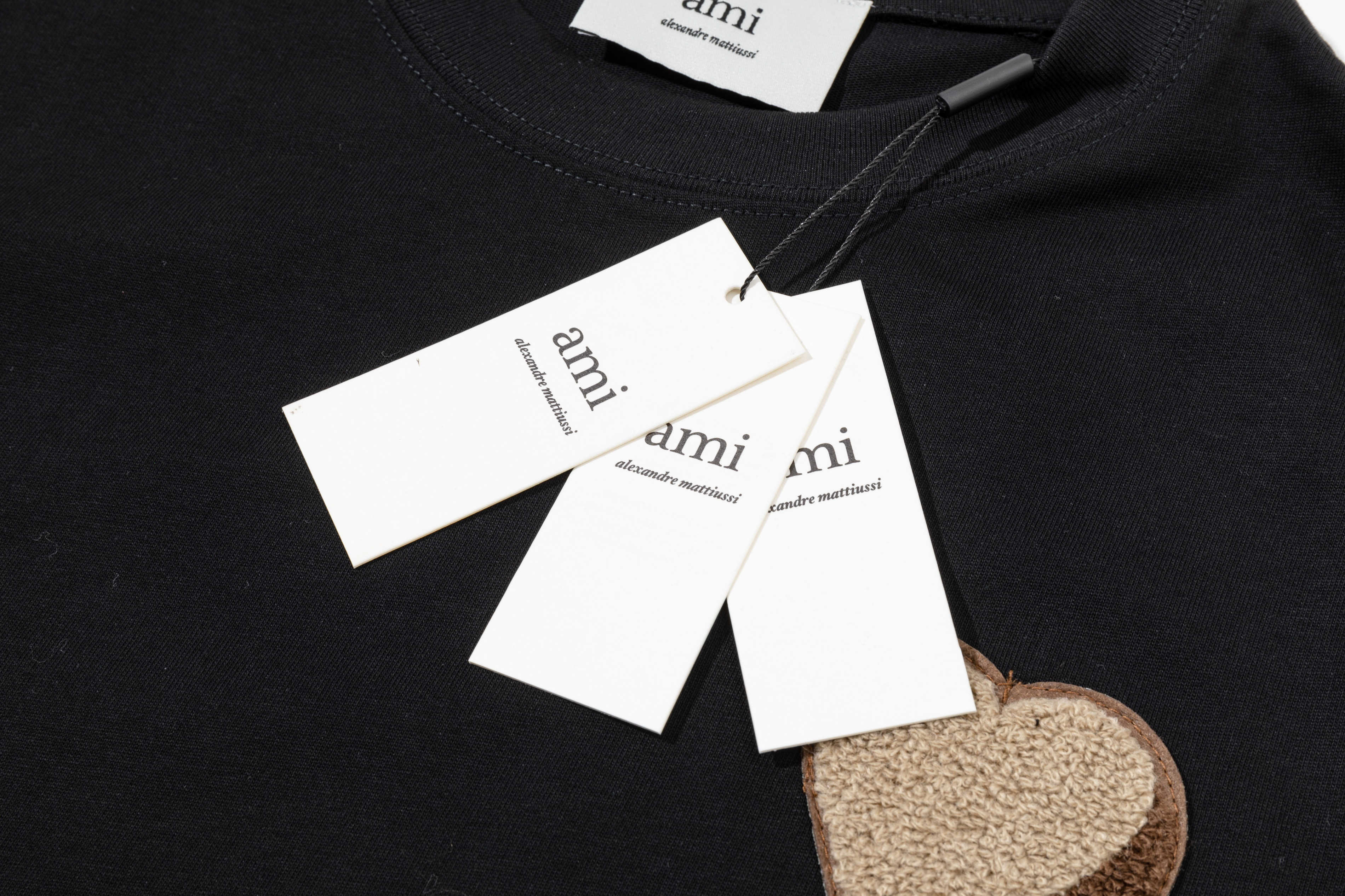 AMI PARIS アミ パリス2026年夏新作 ゆったりとした万能ハート柄ピュアコットンTシャツ（男女兼用）