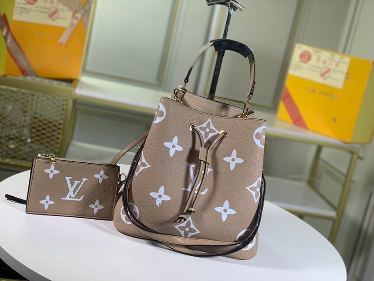 Louis Vuitton （ルイヴィトン） ショルダーバッグ 26x26x17.5 cm-BRAND OFF