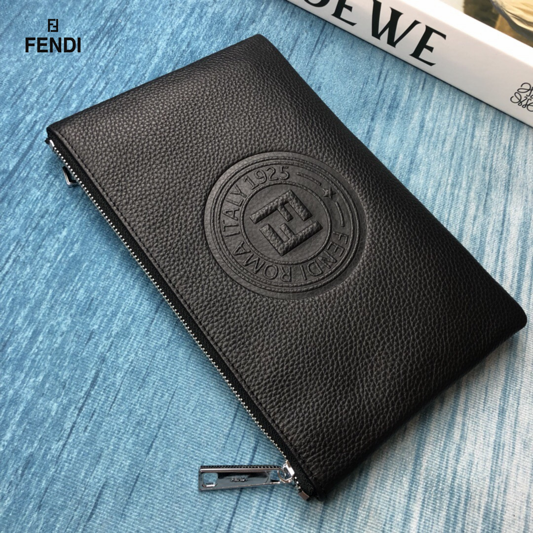 【 FENDI 公式 旗艦店】フェンディ クラッチバッグ 当日出荷 好評に付き再入荷！ 黒 30*20*1CM-BRAND OFF