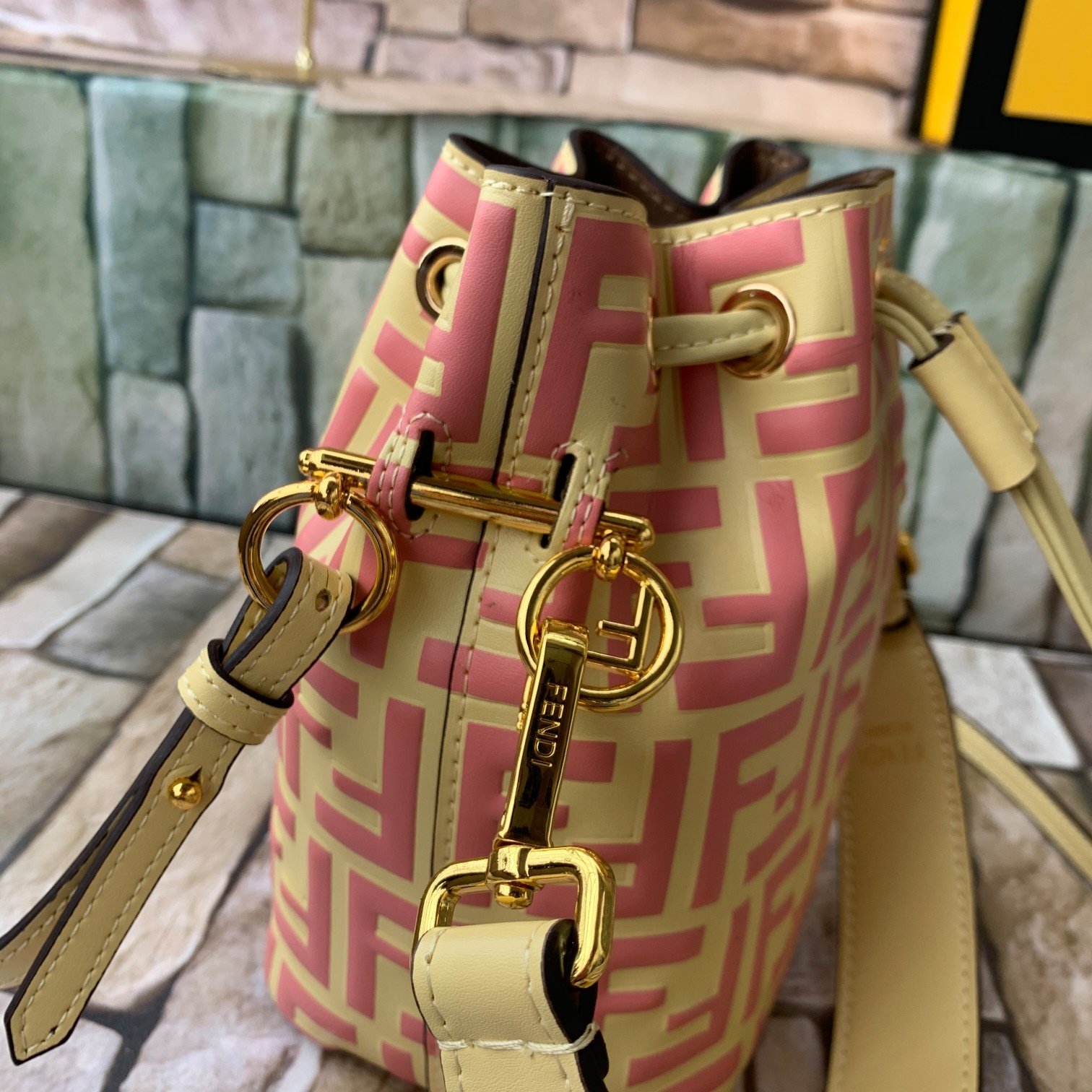 FENDI（フェンディ） メッセンジャーバッグ18X12X10CM-BRAND OFF