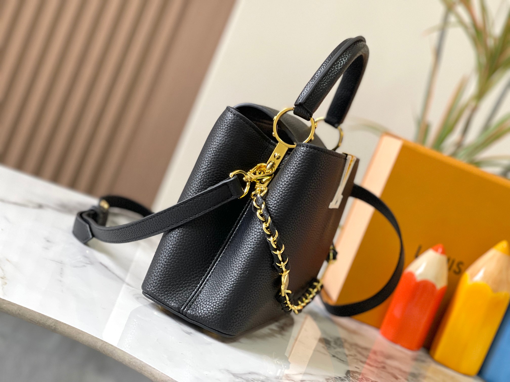 LOUIS VUITTON ルイヴィトン CAPUCINES クロスボディバッグ-BRAND OFF