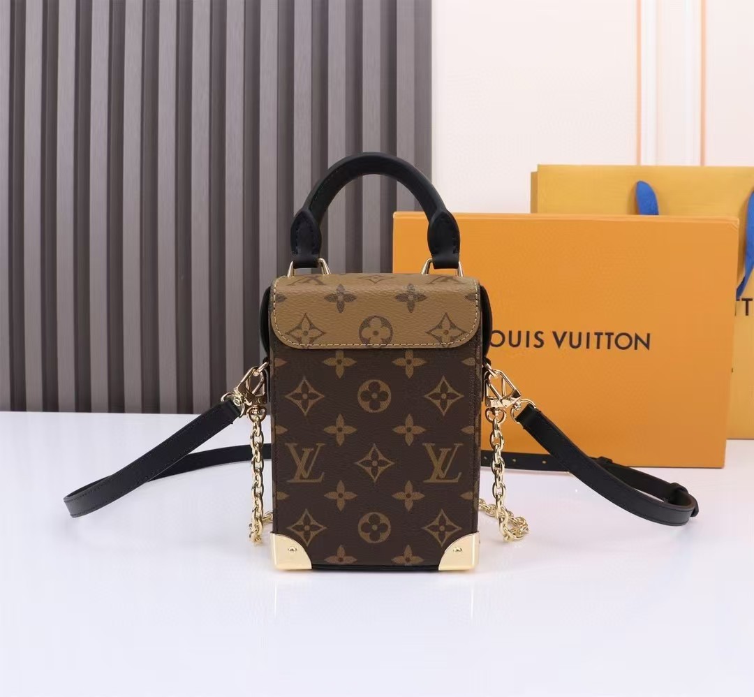 LOUIS VUITTON★CAMERA BOX★携帯電話バッグ M82465-BRAND OFF