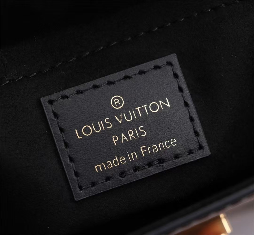 LOUIS VUITTON★CAMERA BOX★携帯電話バッグ M82465-BRAND OFF