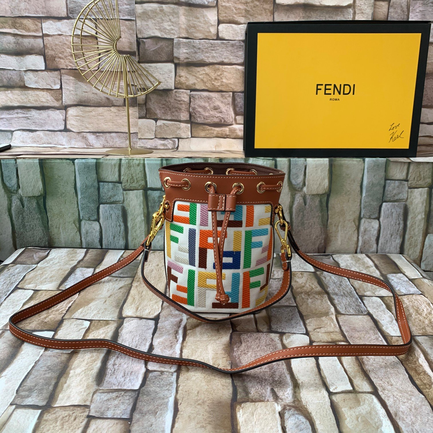 FENDI（フェンディ） メッセンジャーバッグ18X12X10CM-BRAND OFF