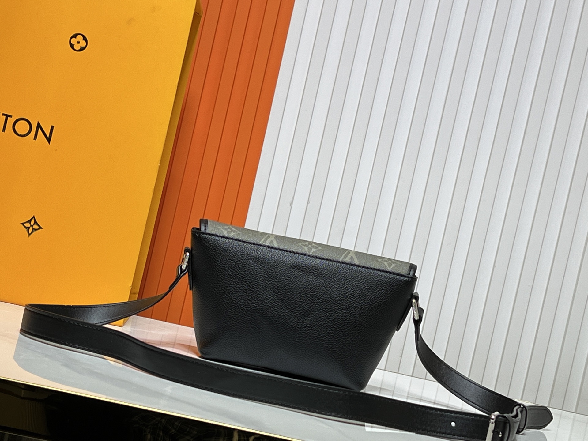 LOUIS VUITTON ルイヴィトン PULSE ショルダーバッグ M12618 M12625-BRAND OFF