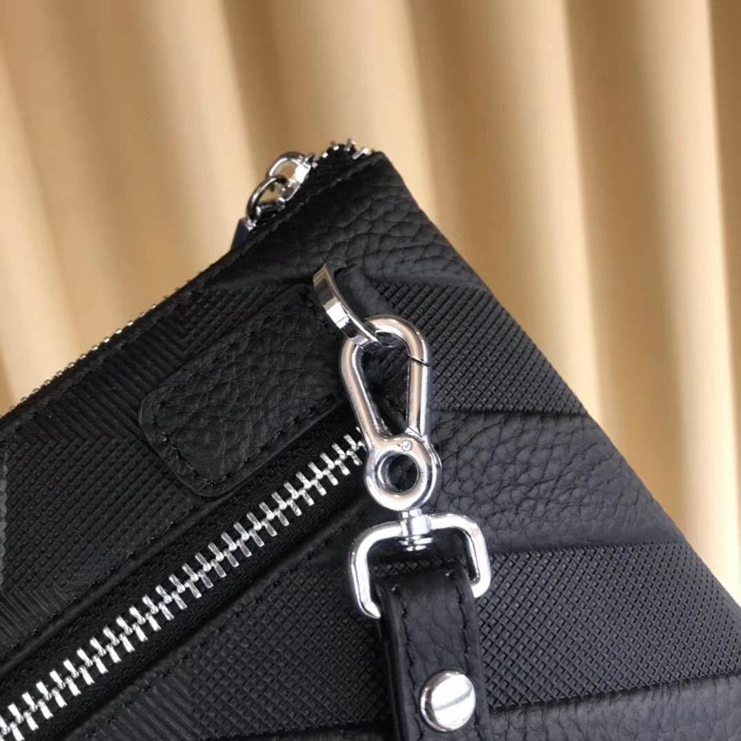 【BURBERRY 公式旗艦店】バーバリー クラッチバッグ 当日出荷 好評に付き再入荷！26*17*3CM-BRAND OFF