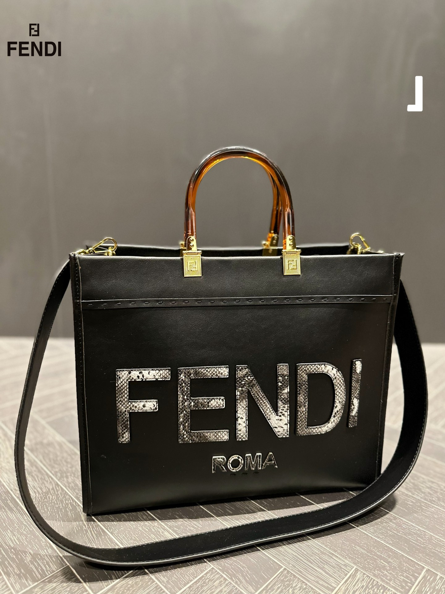【FENDI 公式 旗艦店】 フェンディ ショルダーバッグ 当日出荷 好評に付き再入荷！23*11*22CM-BRAND OFF