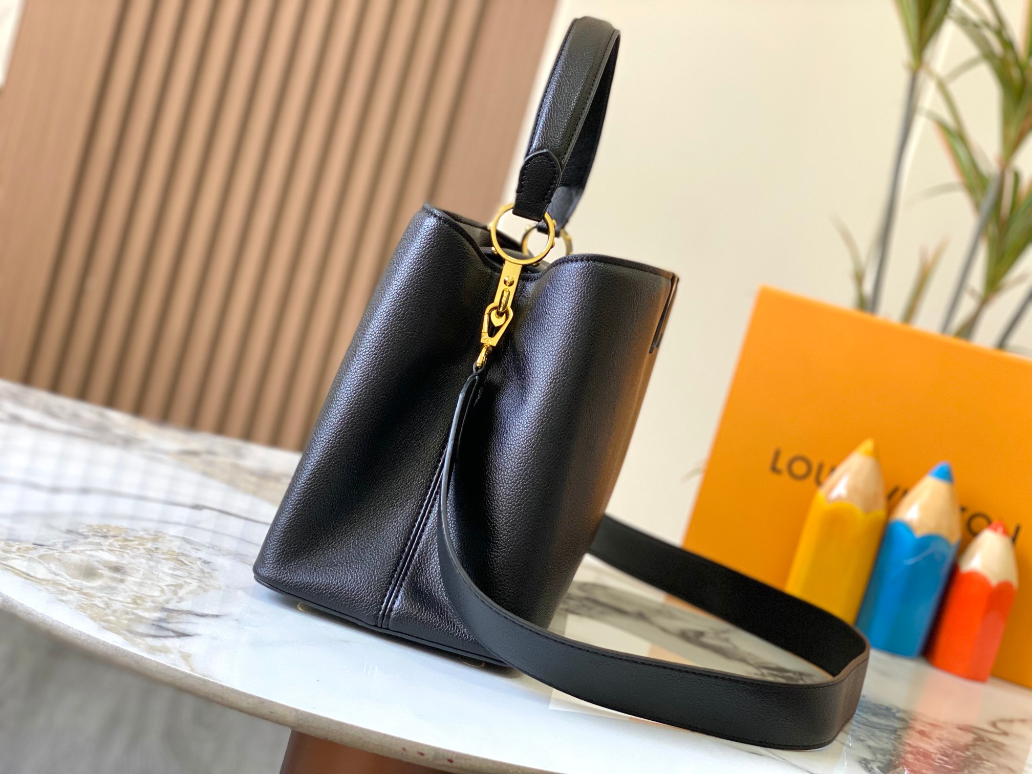 LOUIS VUITTON ルイヴィトン CapucinesSouple クロスボディバッグ M24607-BRAND OFF