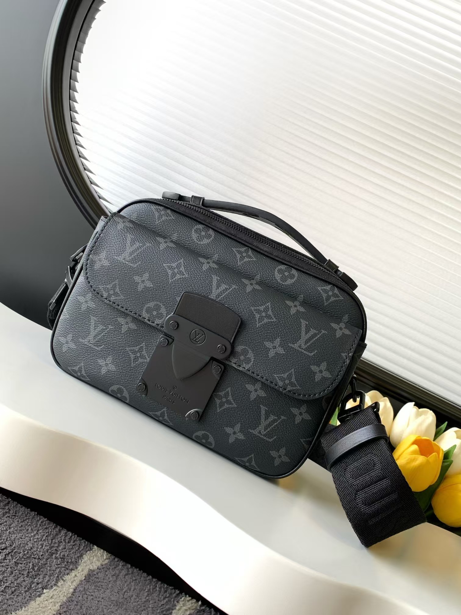 Louis Vuittonルイ・ヴィトン S LOCK メッセンジャーバッグM45806-BRAND OFF