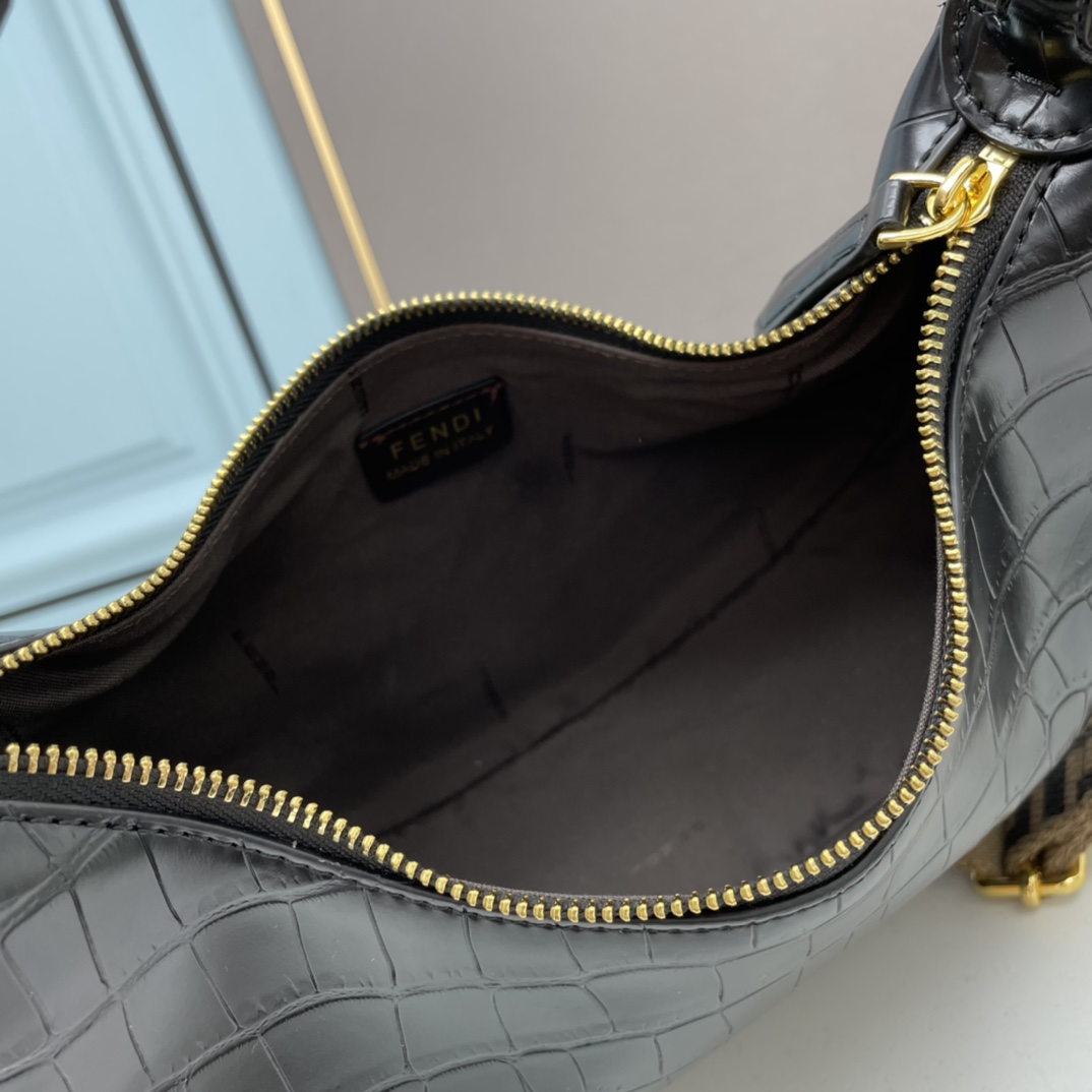 【FENDI公式 旗艦店】 フェンディ ショルダーバッグ 当日出荷 好評に付き再入荷！29*24.5*10CM-BRAND OFF