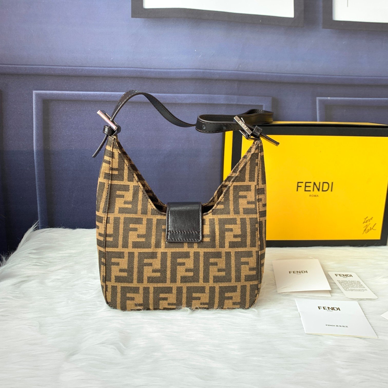 FENDI（フェンディ） ショルダーバッグ 18X9X20 CM-BRAND OFF