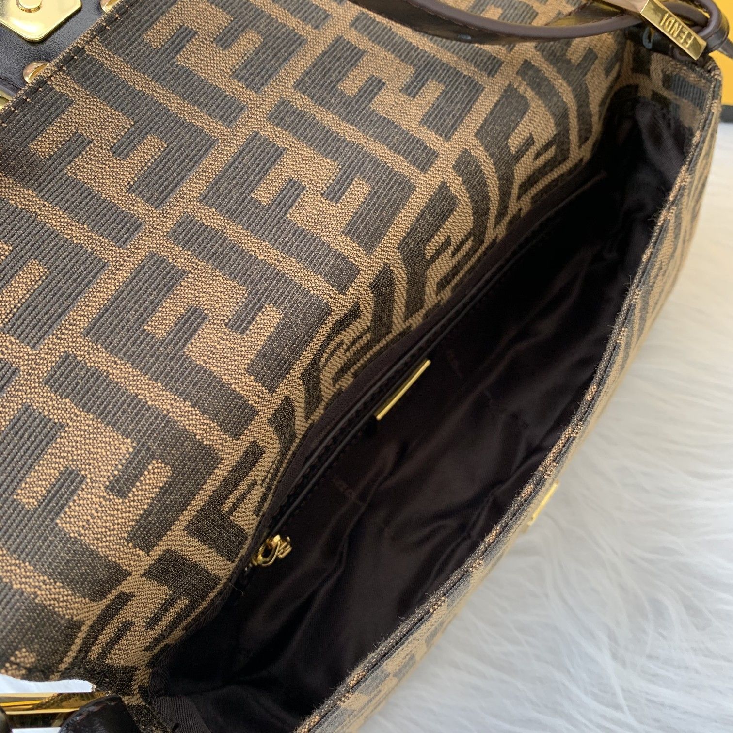 FENDI（フェンディ） メッセンジャーバッグ 25X13X4 CM-BRAND OFF