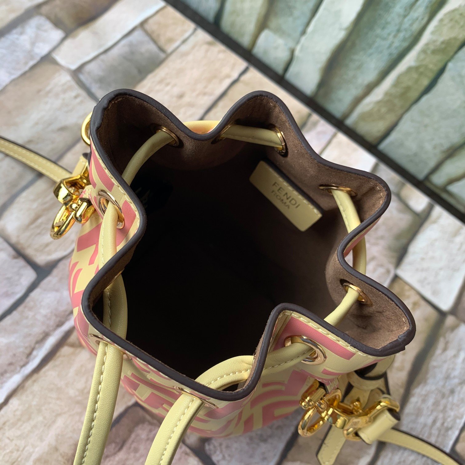 FENDI（フェンディ） メッセンジャーバッグ18X12X10CM-BRAND OFF