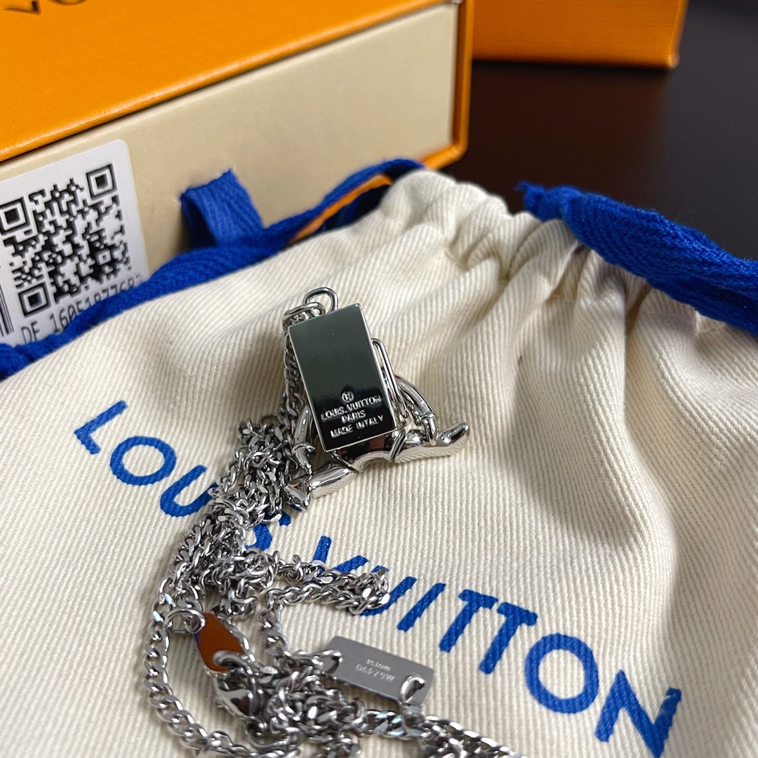 LOUIS VUITTON（ルイヴィトン）宇宙飛行士 ネックレス-BRAND OFF