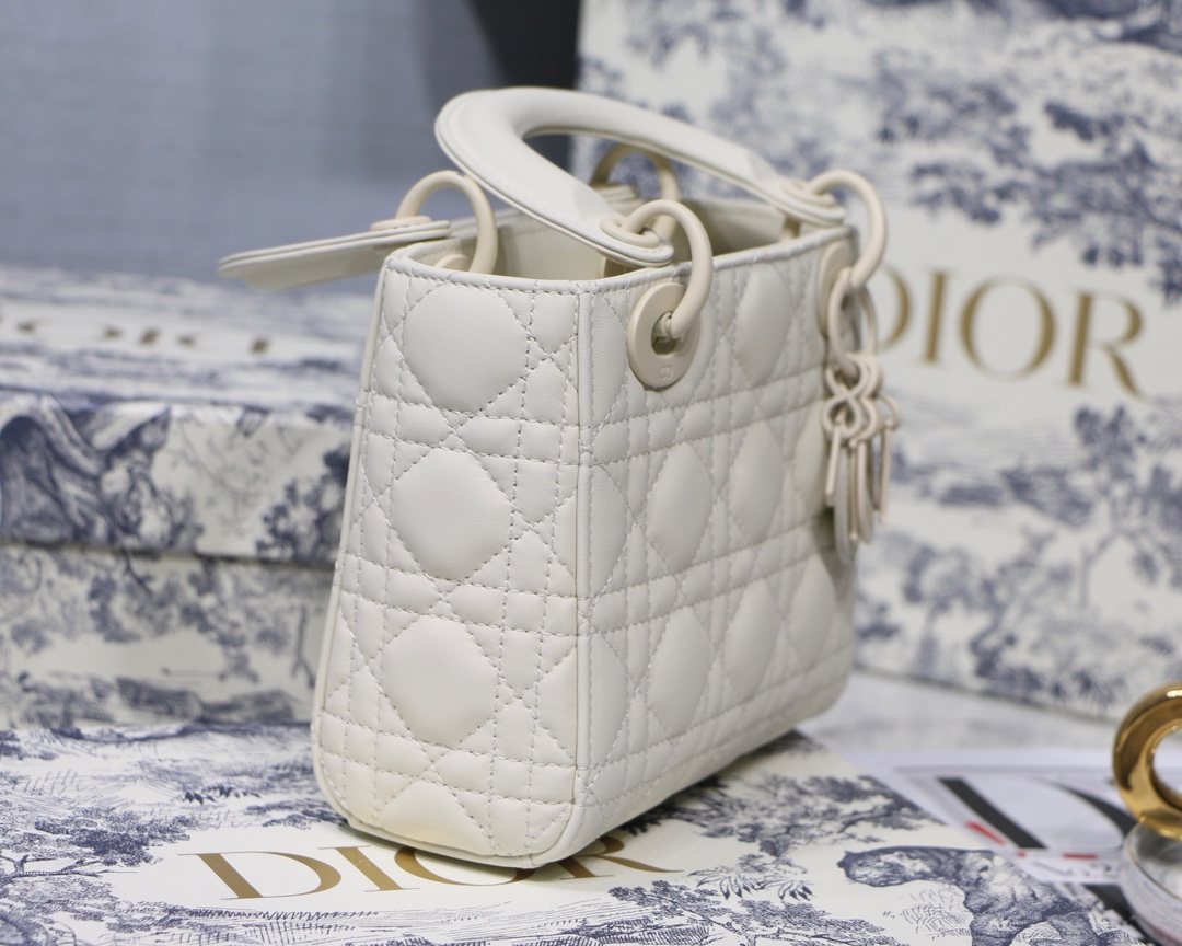 新作☆国内発送【Dior】LADY D-LITE-BRAND OFF
