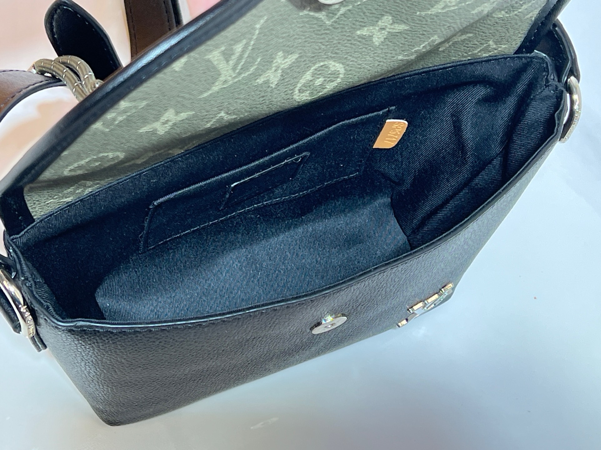 LOUIS VUITTON ルイヴィトン PULSE ショルダーバッグ M12618 M12625-BRAND OFF