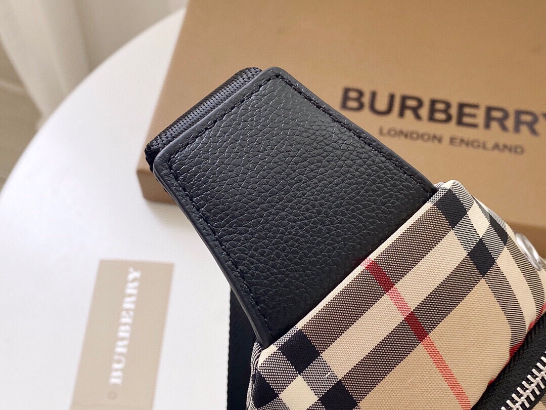 【BURBERRY 公式旗艦店】バーバリー 胸ポケット 当日出荷 好評に付き再入荷！30*17.5*5CM-BRAND OFF