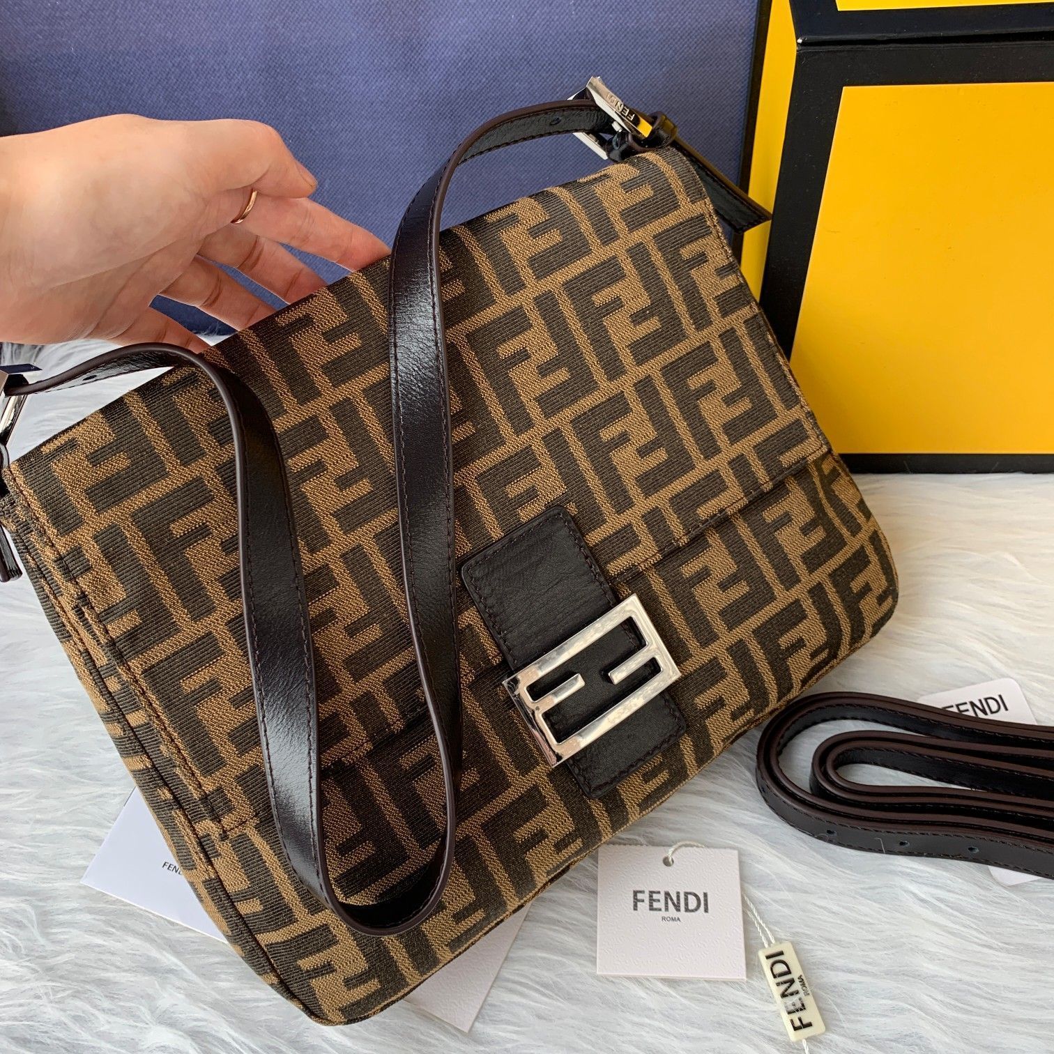 FENDI（フェンディ） メッセンジャーバッグ 30X24X5 CM-BRAND OFF