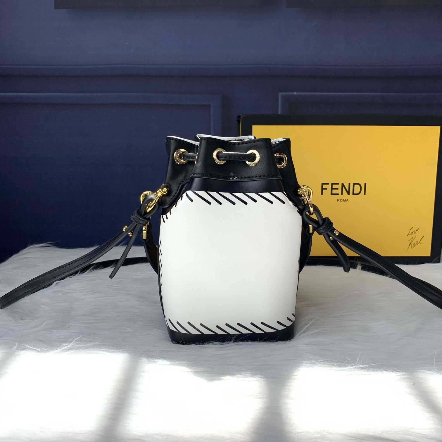 FENDI（フェンディ） メッセンジャーバッグ18X12X10CM-BRAND OFF