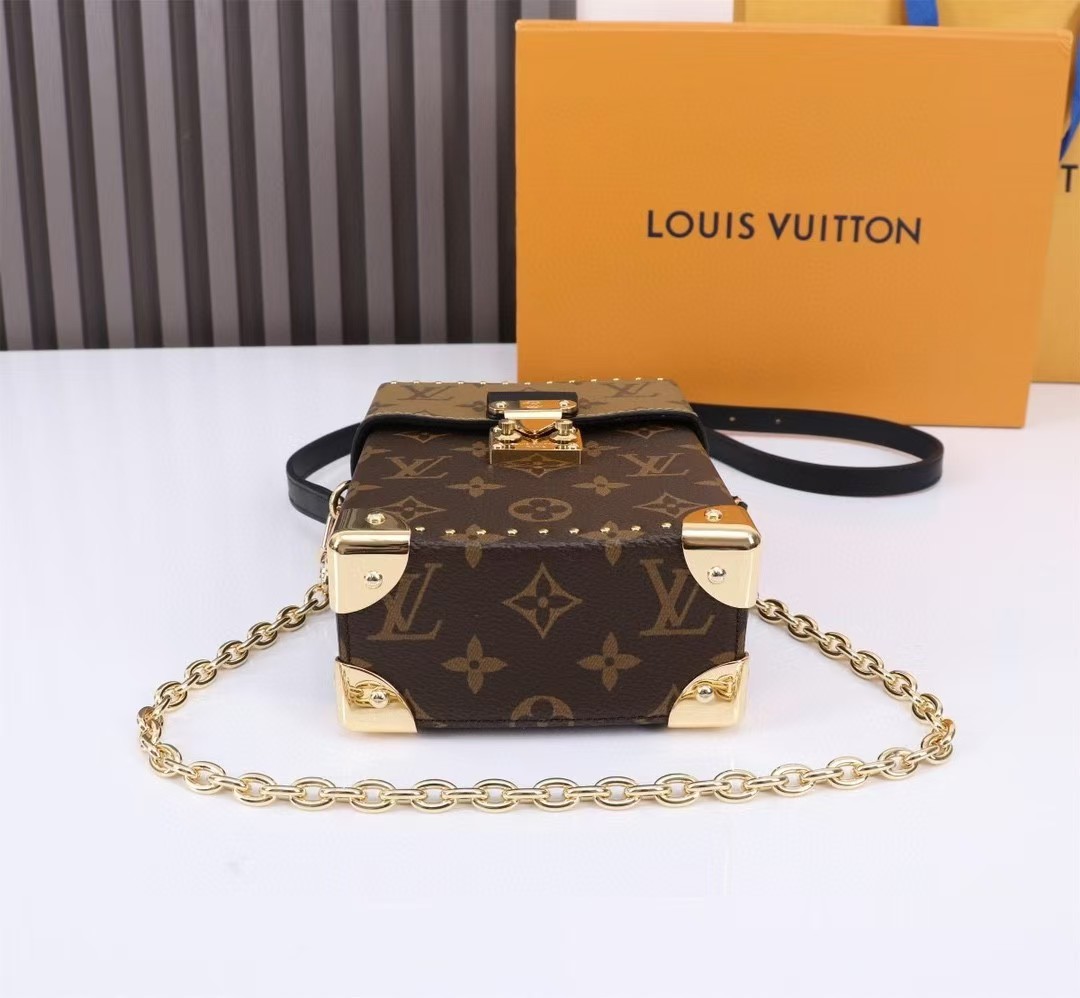 LOUIS VUITTON★CAMERA BOX★携帯電話バッグ M82465-BRAND OFF