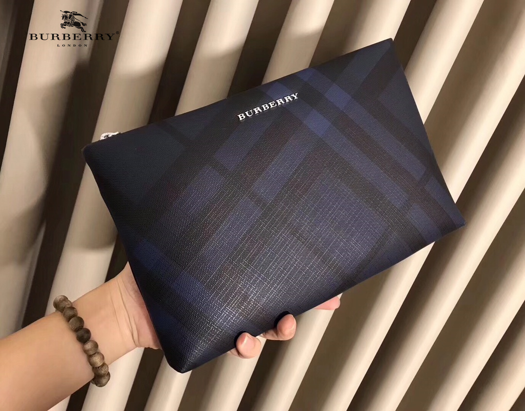 【BURBERRY 公式旗艦店】バーバリー クラッチバッグ 当日出荷 好評に付き再入荷！26*17*3CM-BRAND OFF