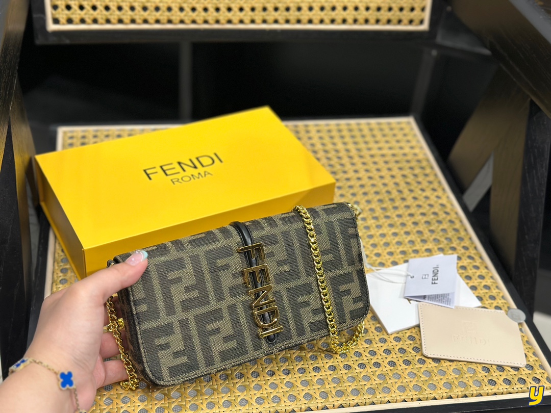 【FENDI 公式 旗艦店】フェンディ 財布 当日出荷 好評に付き再入荷！21*11CM-BRAND OFF