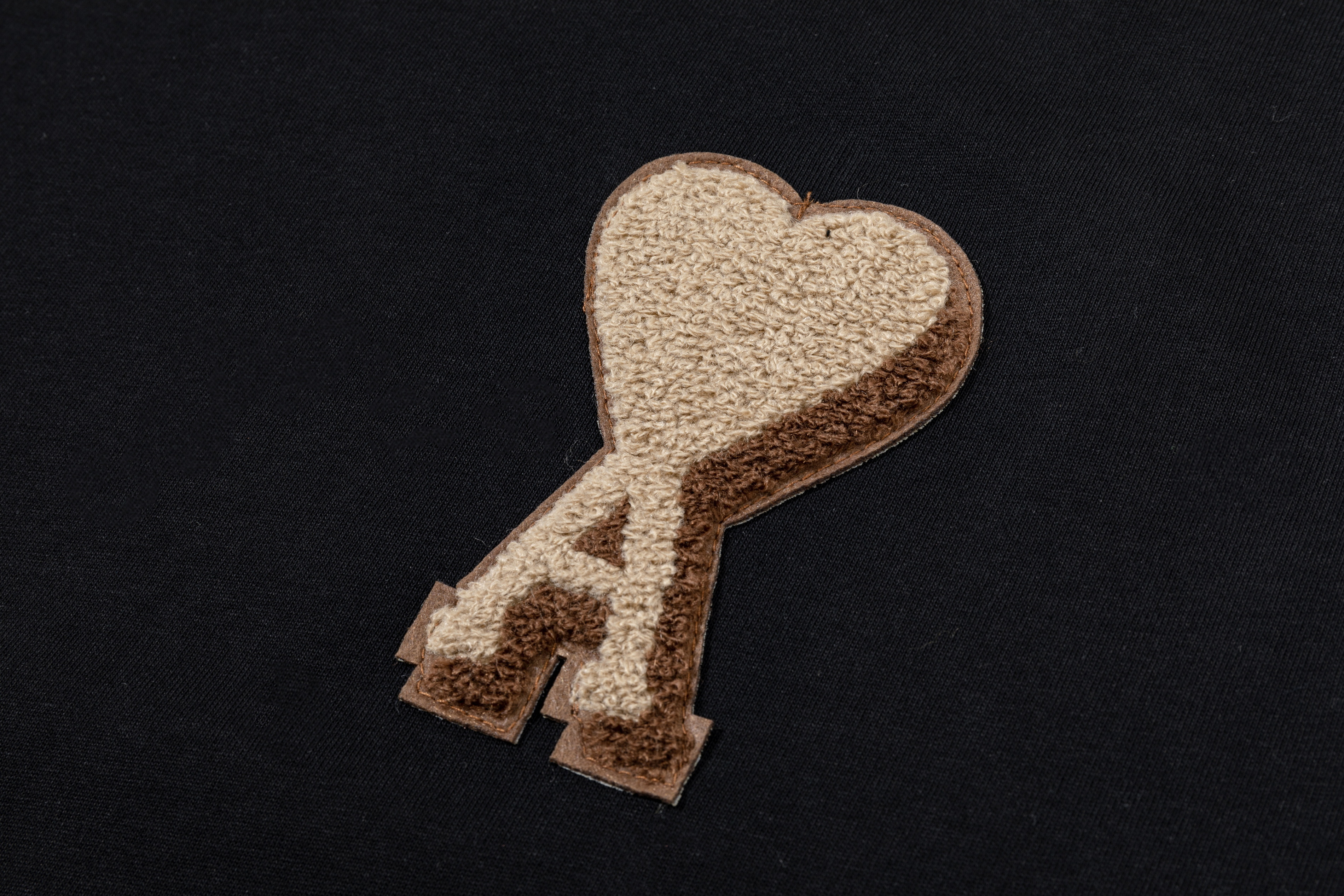 AMI PARIS アミ パリス2026年夏新作 ゆったりとした万能ハート柄ピュアコットンTシャツ（男女兼用）