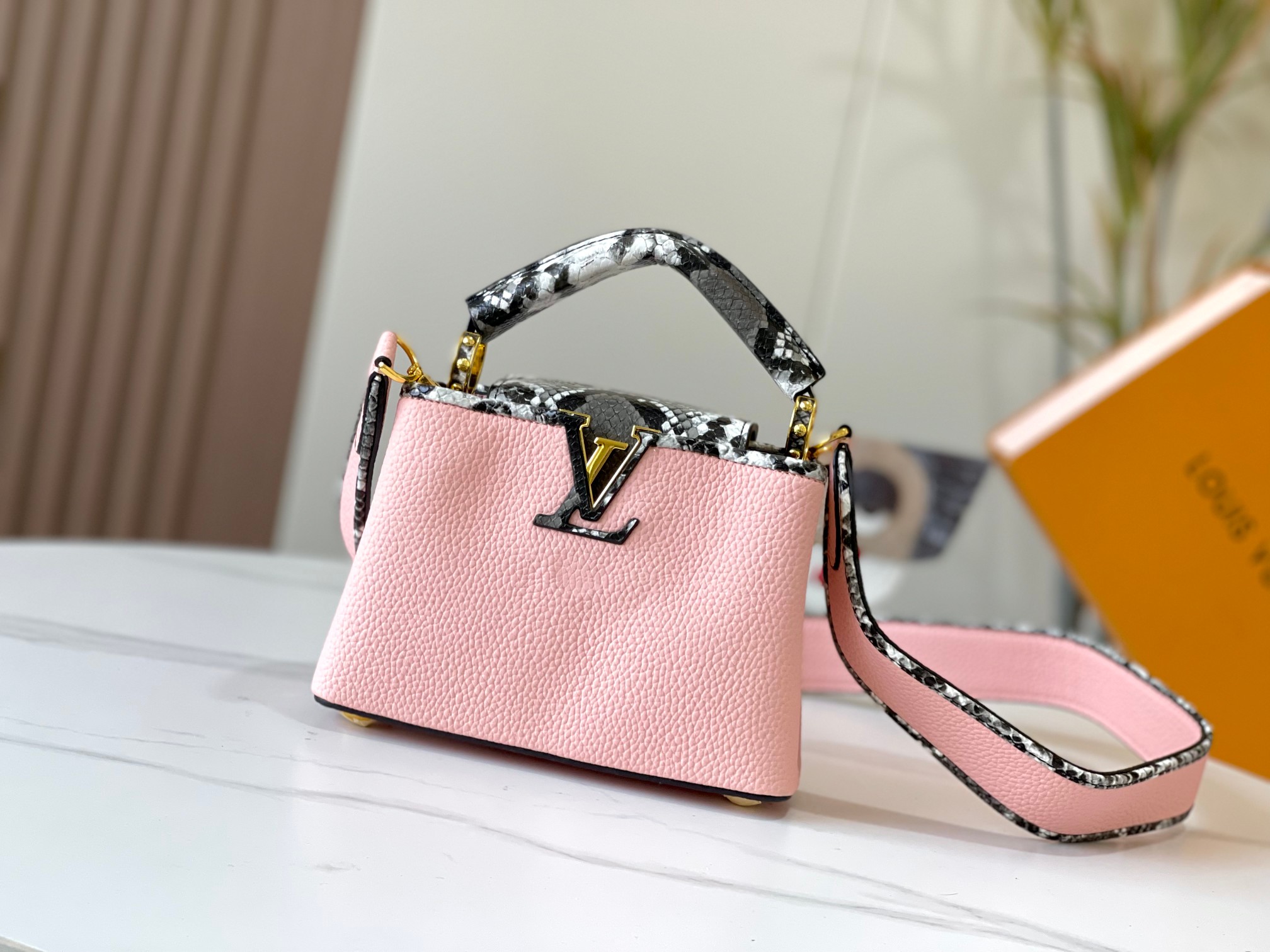 LOUIS VUITTON ルイヴィトン CAPUCINES MINI ハンドバッグ M95509-BRAND OFF