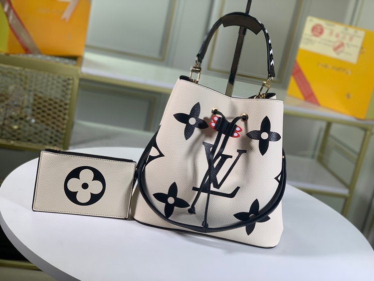 Louis Vuitton （ルイヴィトン） ショルダーバッグ 26x26x17.5 cm-BRAND OFF