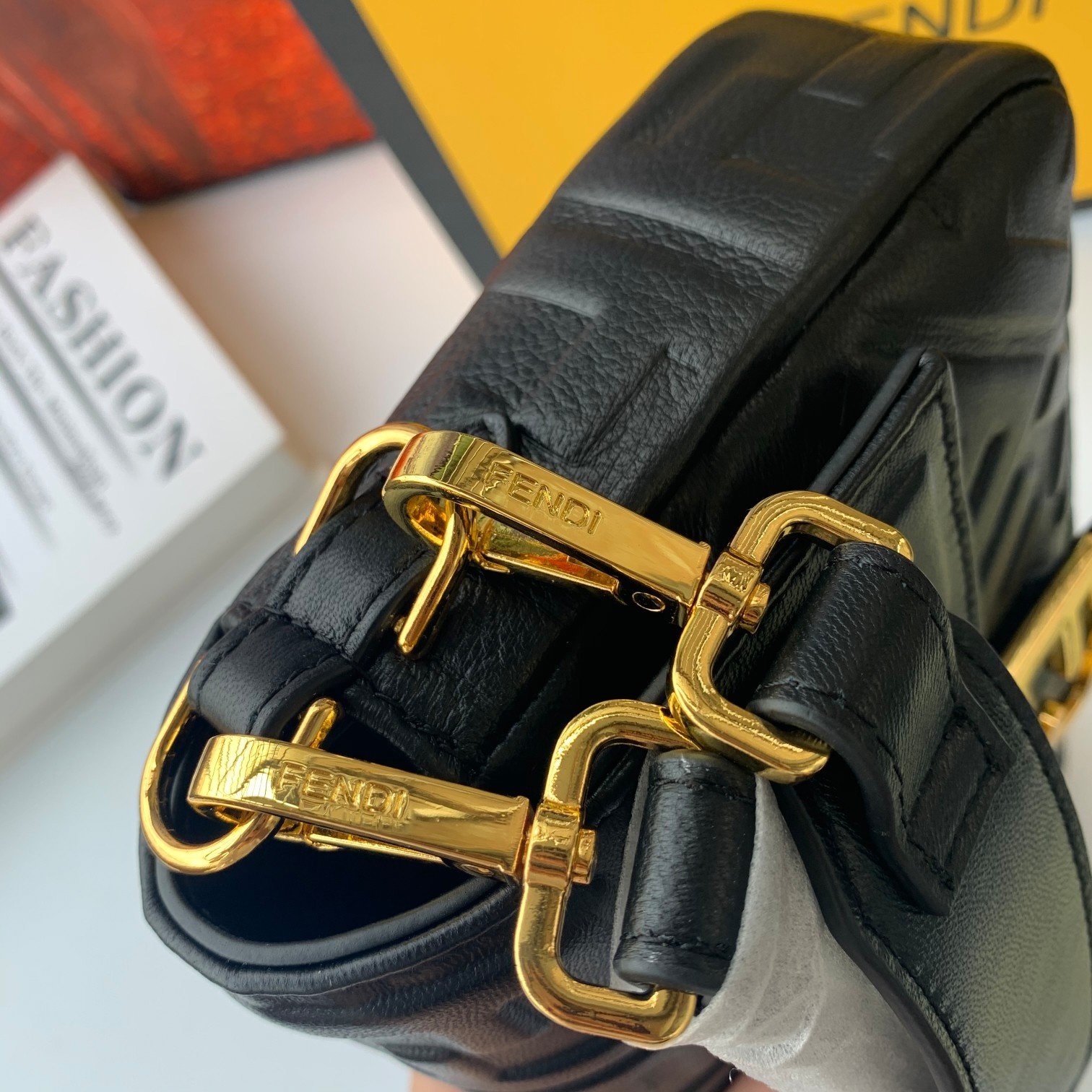 FENDI（フェンディ） メッセンジャーバッグ 26X14X4 CM-BRAND OFF