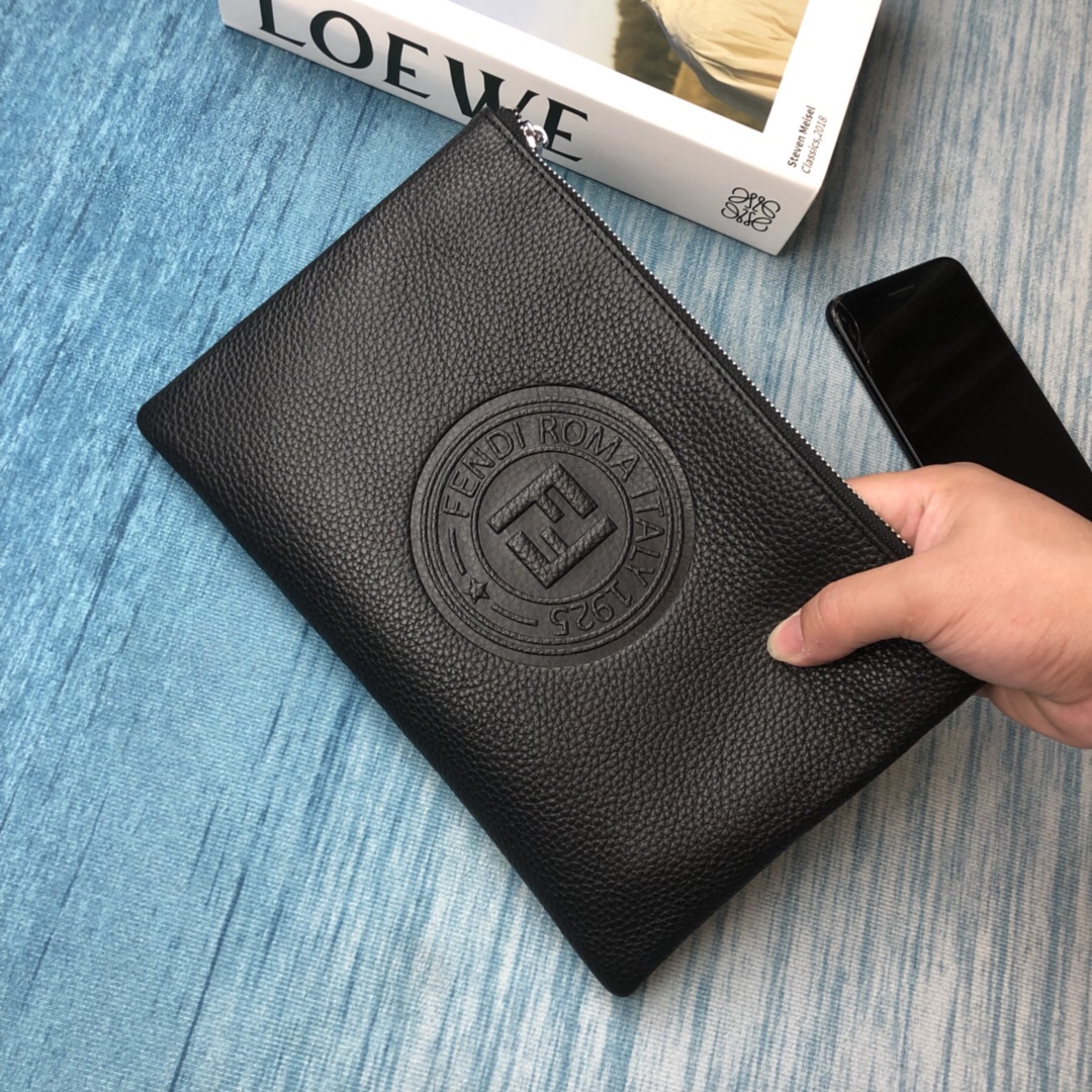 【 FENDI 公式 旗艦店】フェンディ クラッチバッグ 当日出荷 好評に付き再入荷！ 黒 30*20*1CM-BRAND OFF