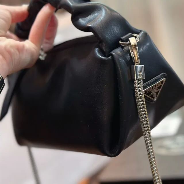 超人気 PRADA vintage ギャザー弁当袋-BRAND OFF