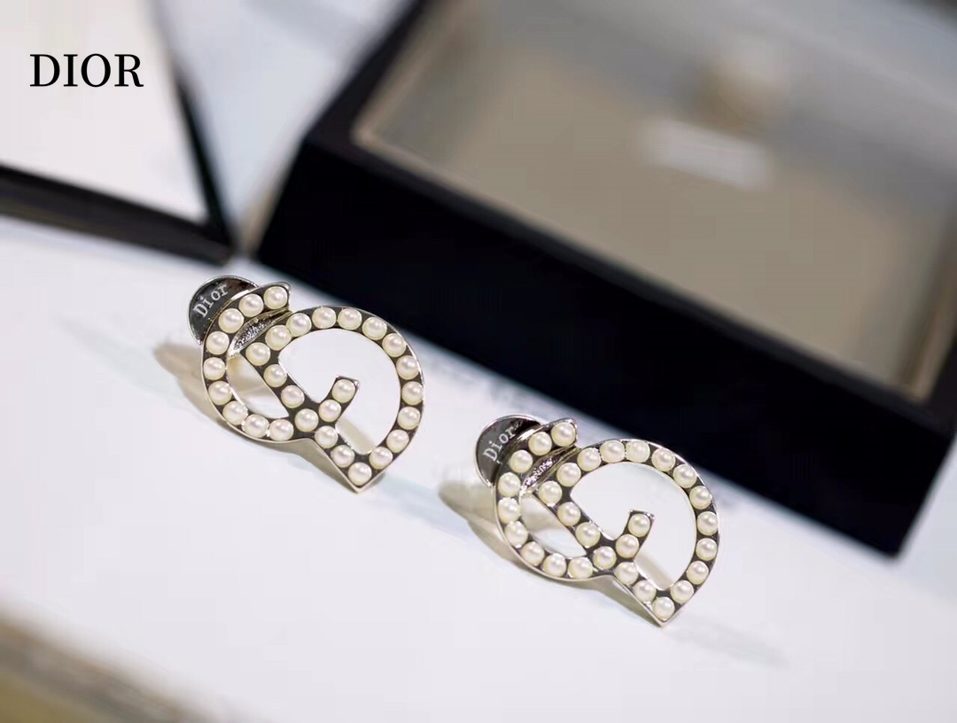 【DIOR】 ディオール  ファッションスタイルのイヤリング-BRAND OFF