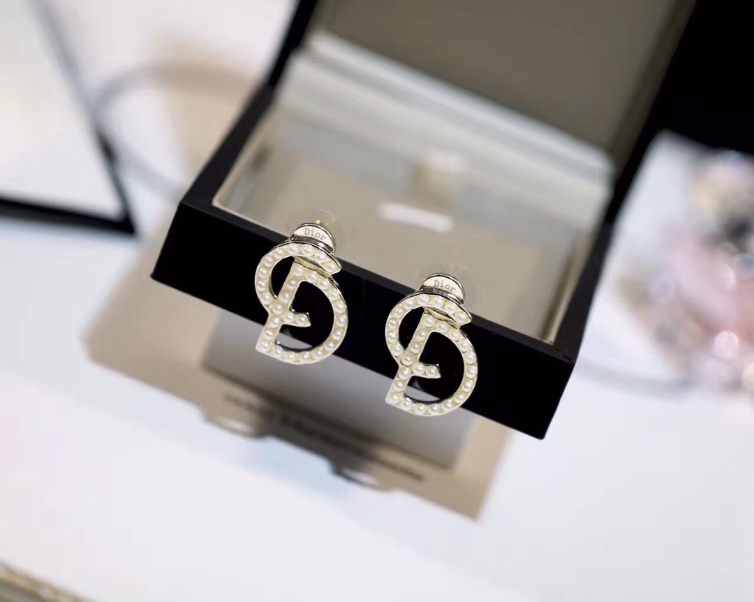 【DIOR】 ディオール  ファッションスタイルのイヤリング-BRAND OFF