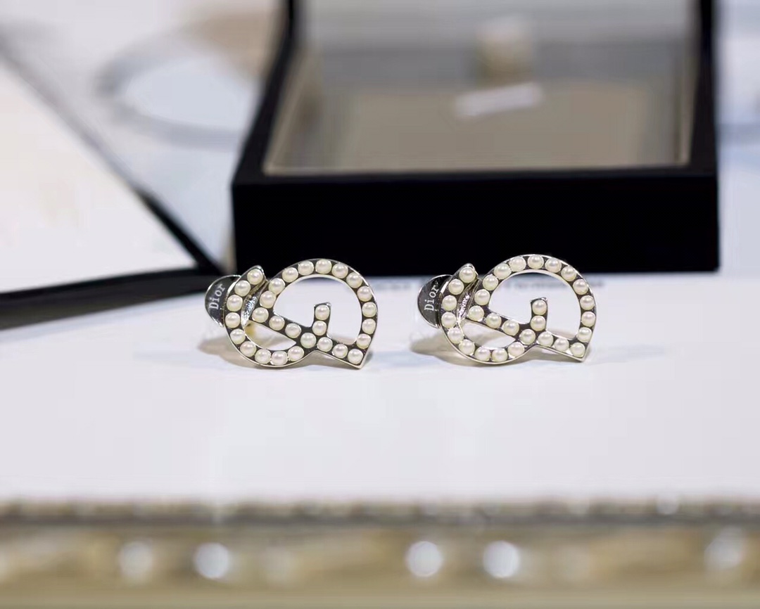 【DIOR】 ディオール  ファッションスタイルのイヤリング-BRAND OFF