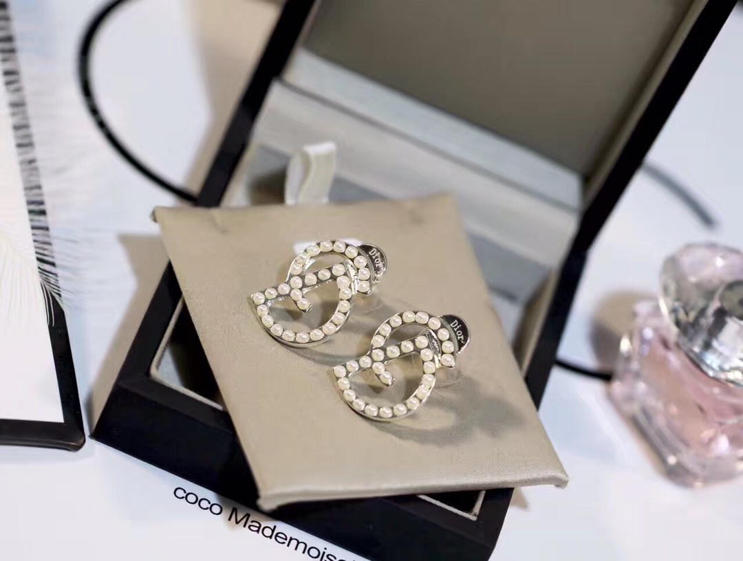 【DIOR】 ディオール  ファッションスタイルのイヤリング-BRAND OFF