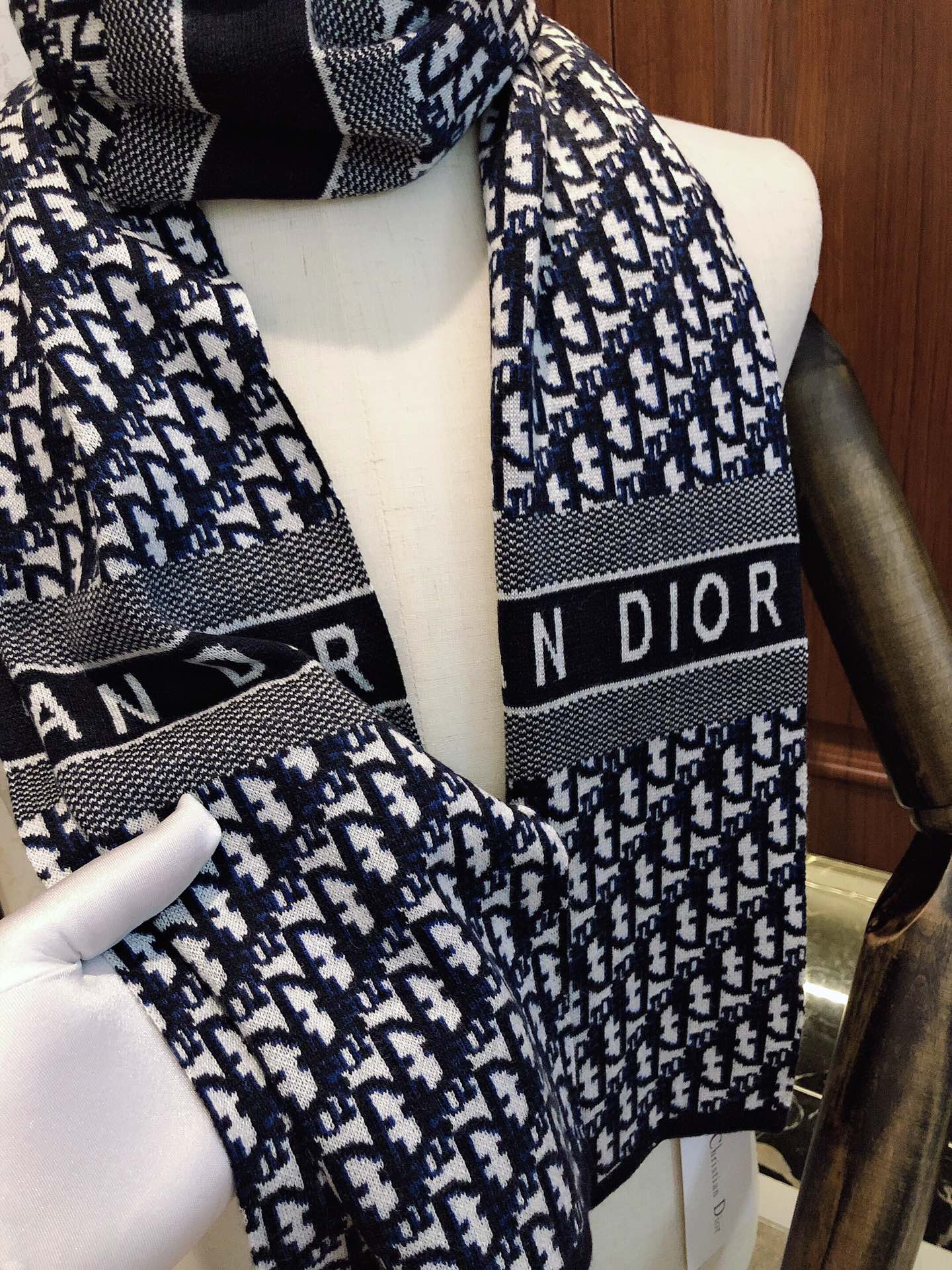 【DIOR公式旗艦店】ディオール スカーフ 限定発売 送料無料-BRAND OFF
