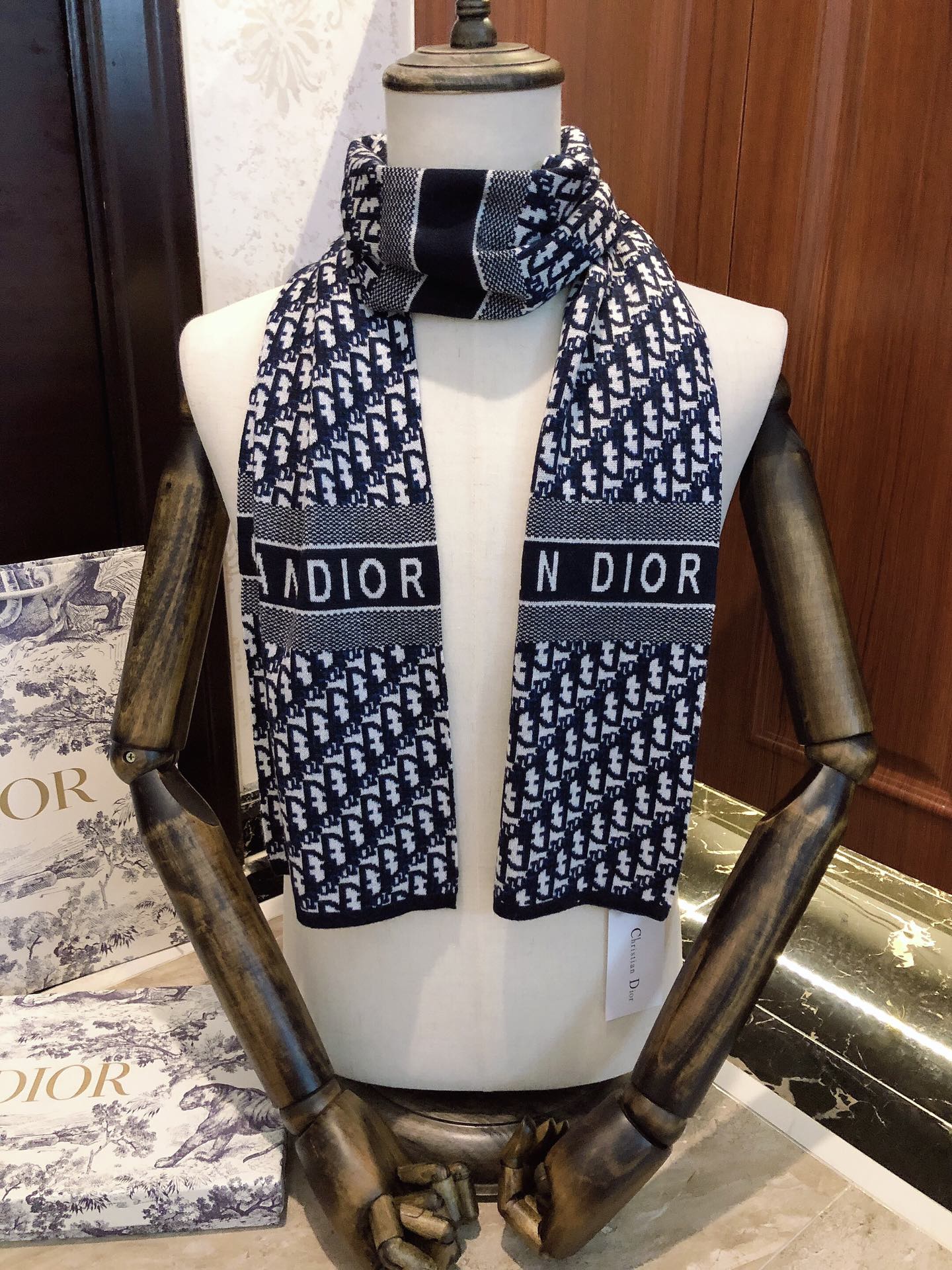 【DIOR公式旗艦店】ディオール スカーフ 限定発売 送料無料-BRAND OFF