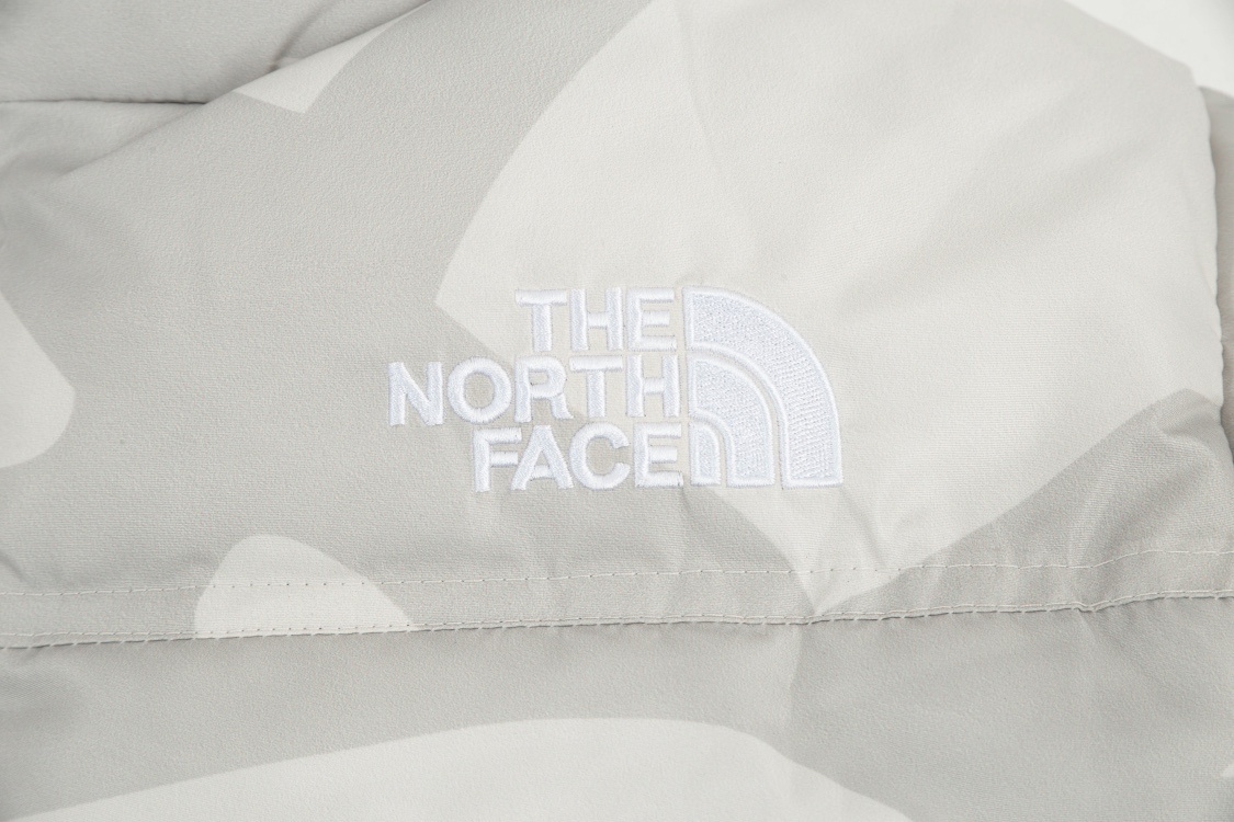 【The North Face】KAWS1996 ダウンジャケット ご好評に付き再入荷！-BRAND OFF
