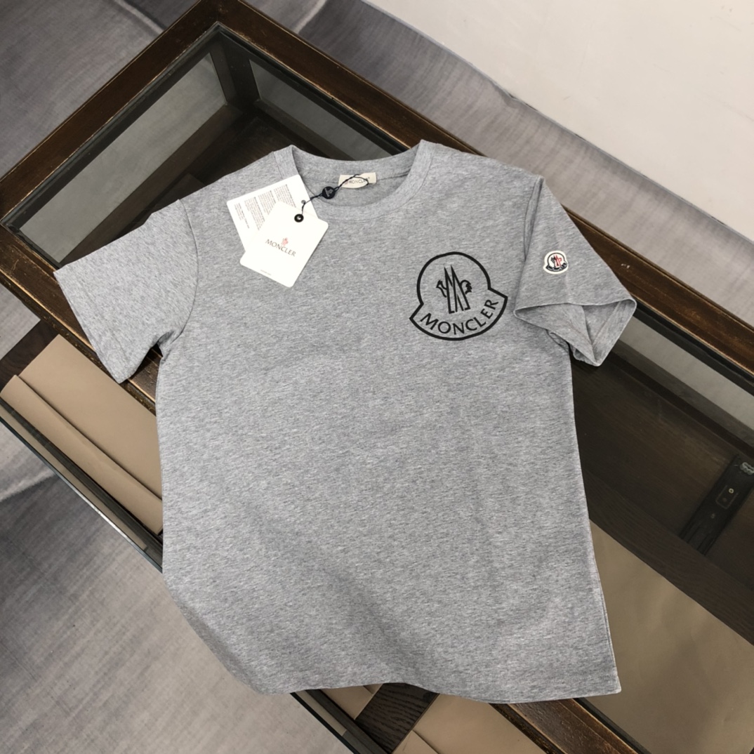 【2026】MONCLER モンクレール　　半袖シャツ　Tシャツ 長く着て変形しにくい　シンプルの風格　ファッション　かっこいい　白　黒　グレー　男女兼用-BRAND OFF