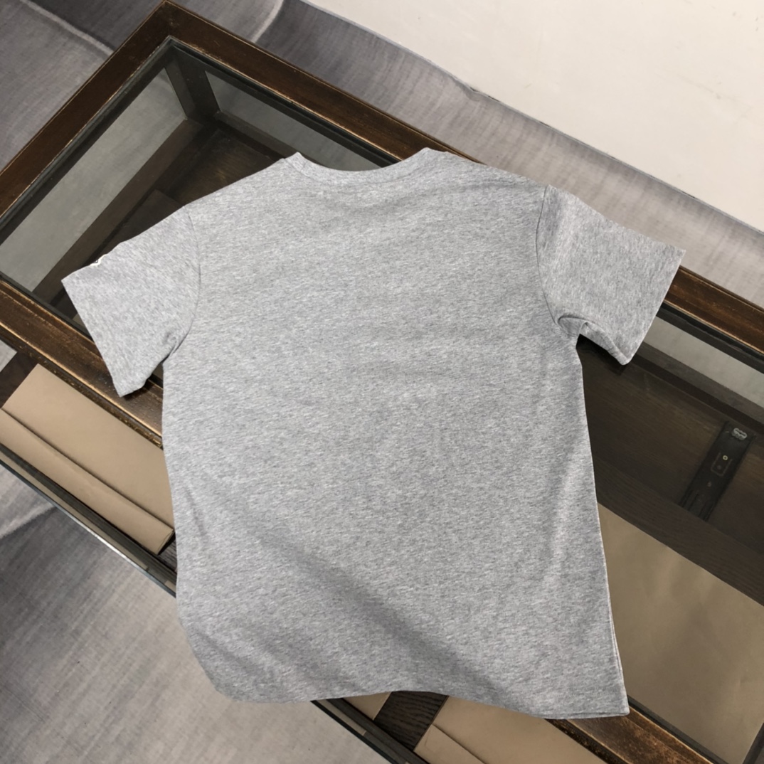 【2026】MONCLER モンクレール　　半袖シャツ　Tシャツ 長く着て変形しにくい　シンプルの風格　ファッション　かっこいい　白　黒　グレー　男女兼用-BRAND OFF