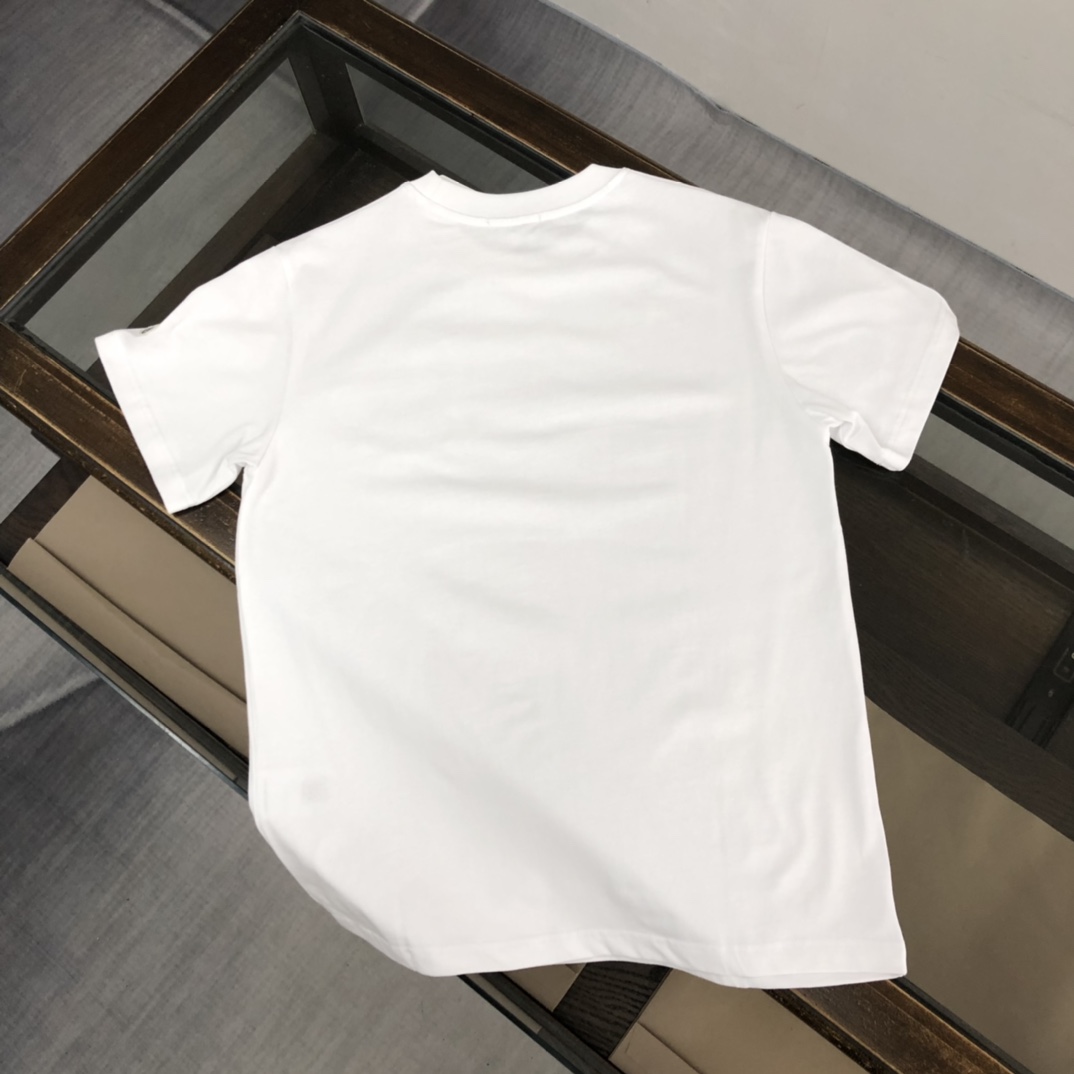 【2026】MONCLER モンクレール　　半袖シャツ　Tシャツ 長く着て変形しにくい　シンプルの風格　ファッション　かっこいい　白　黒　グレー　男女兼用-BRAND OFF